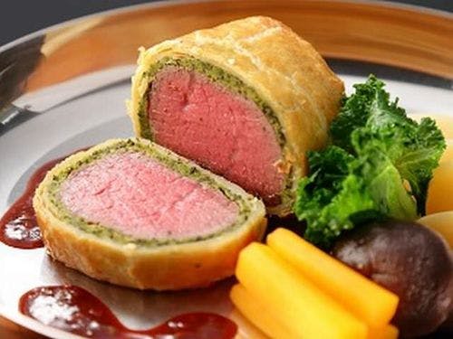 黒毛和牛静岡育ち繊肉の香草パイ包み