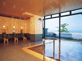 夫婦岩前 大石屋