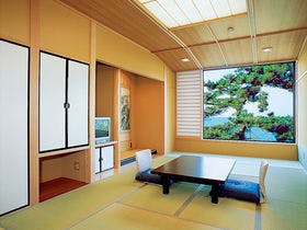 夫婦岩前 大石屋