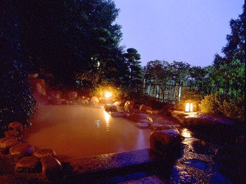 有馬の金泉を湛えた　一の湯露天風呂