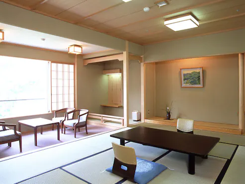 スタンダードな南館和室(広縁+和室10畳)