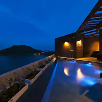 อ่างอาบน้ำกลางแจ้งบนดาดฟ้า