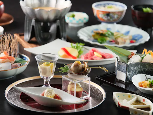 【特々撰会席-お部屋食 -】“質にこだわり”瀬戸内の旬を味わう<旅のお食事を重視>したい方。