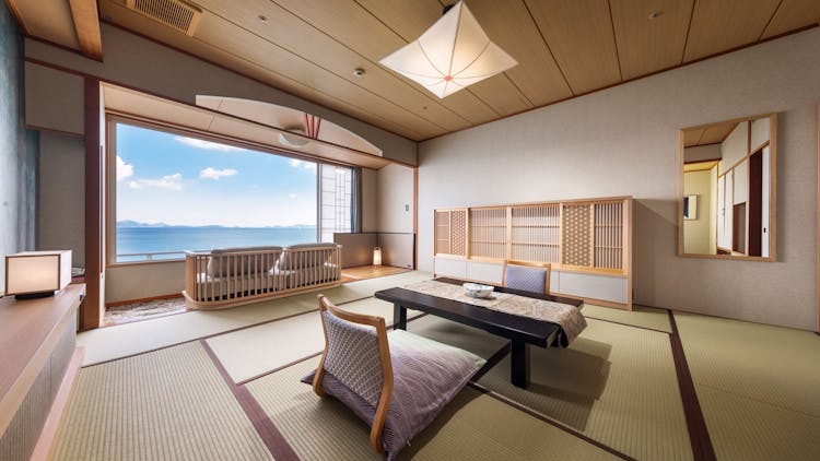 【絶景オーシャンビュー和室】10～13畳＜ダイニング舷＞のサムネイル画像