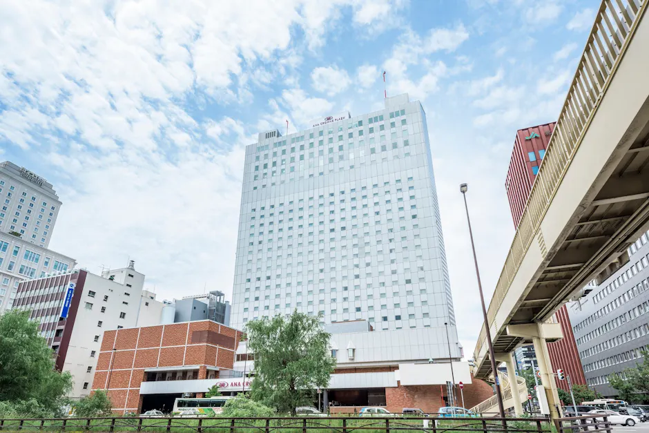 ANAクラウンプラザホテル札幌 外観（昼）