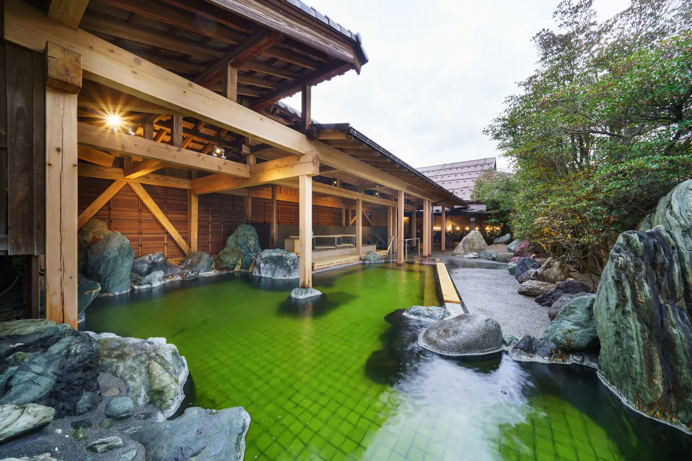 月岡温泉 白玉の湯 泉慶：露天風呂