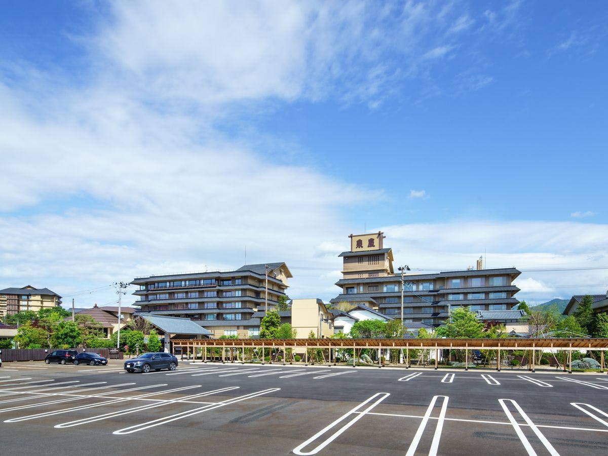 広い駐車場をご用意しております