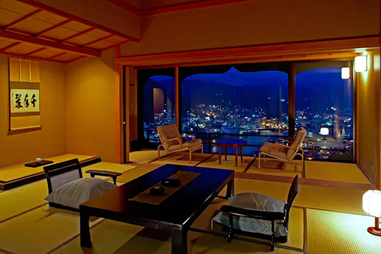 ห้องสไตล์ญี่ปุ่นด้านหัวเรือ - วิวกลางคืน