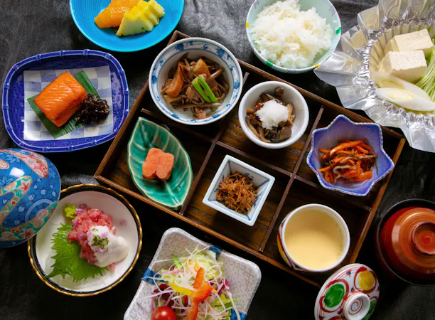 【朝食】郡山産ブランド米など地元食材を。