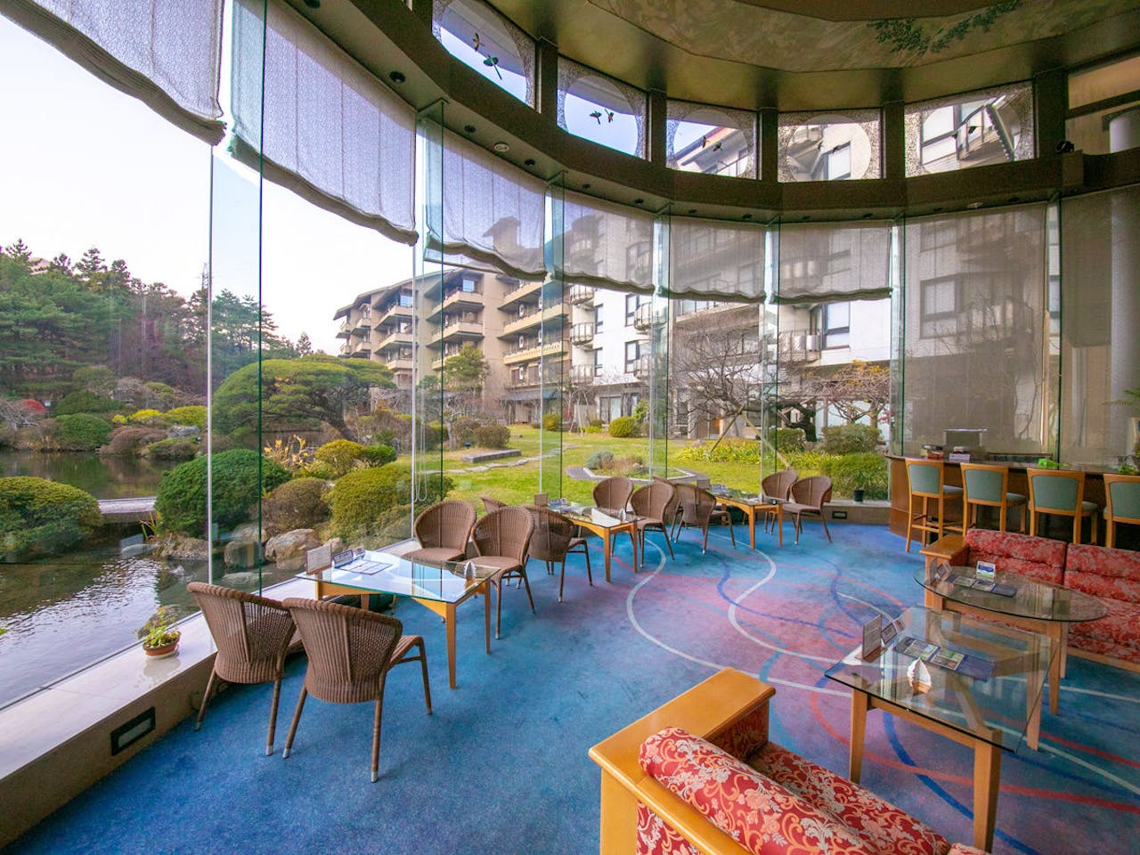 【テラスラウンジ】