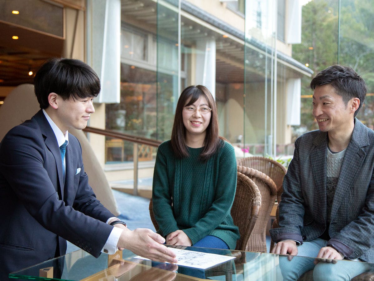 การเริ่มต้นที่ไม่ธรรมดาเริ่มต้นจากการต้อนรับ.