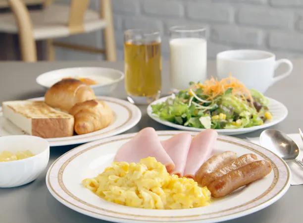 朝食もバイキング形式でご用意(一例)