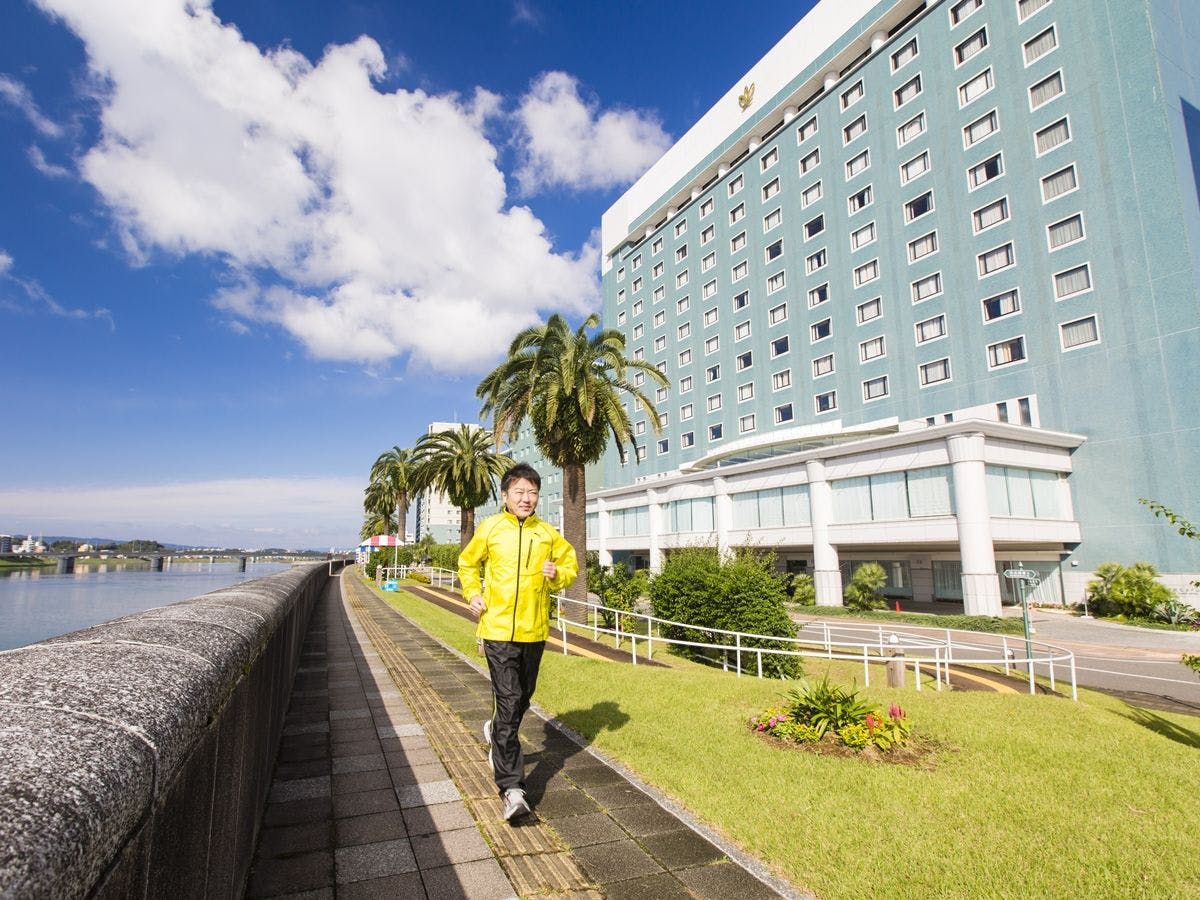 ホテル前の橘公園はジョギングに最適