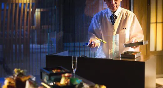【お部屋食】夕食は目の前で揚げるアツアツ天麩羅が人気!地産地消の彩り会席
