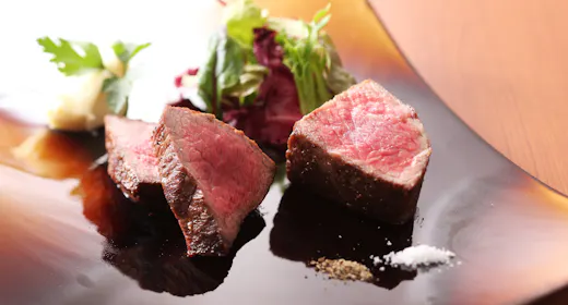 <Ricca但馬牛と旬の巡りコース>但馬牛熟成肉2種類の部位食べ比べ【森林庭園レストランRicca】