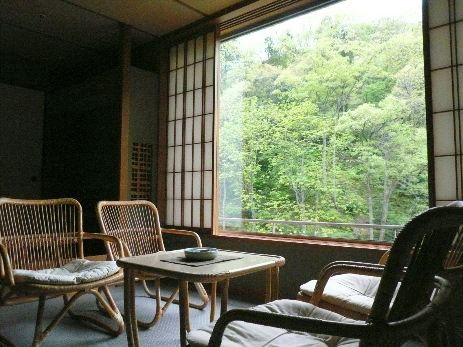 五万坪の森林庭園に臨む『庭の棟』
