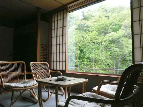 五万坪の森林庭園に臨む『庭の棟』