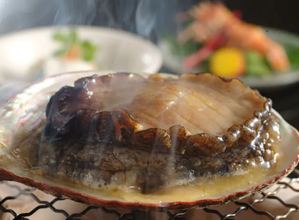 活あわびの炭火焼