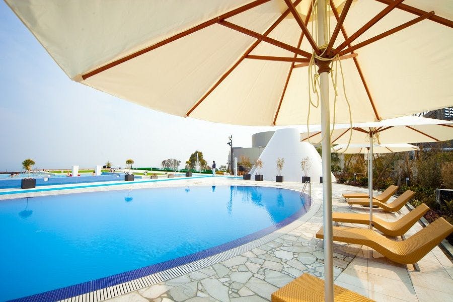 水着で遊べる露天型温泉施設 アクアガーデン