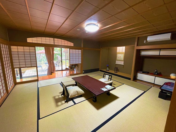 【露天＆テラス付－こおろぎ】心地よい風が吹き抜ける＜禁煙＞のサムネイル画像