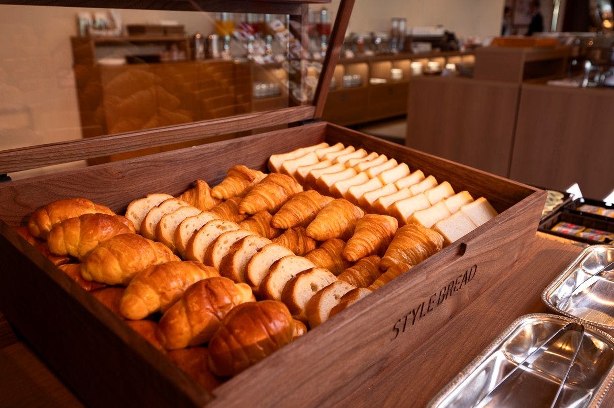 บุฟเฟ่ต์อาหารเช้าริมแม่น้ำนาการะกาว่า