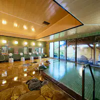 Kolam mandi besar dalam ruangan