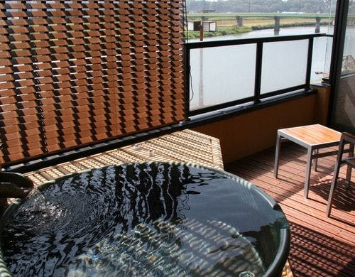 水鏡庵　信楽焼き　露天風呂