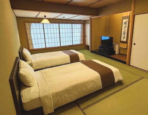 鹿門亭＜畳の和室にベッドのお部屋＞
