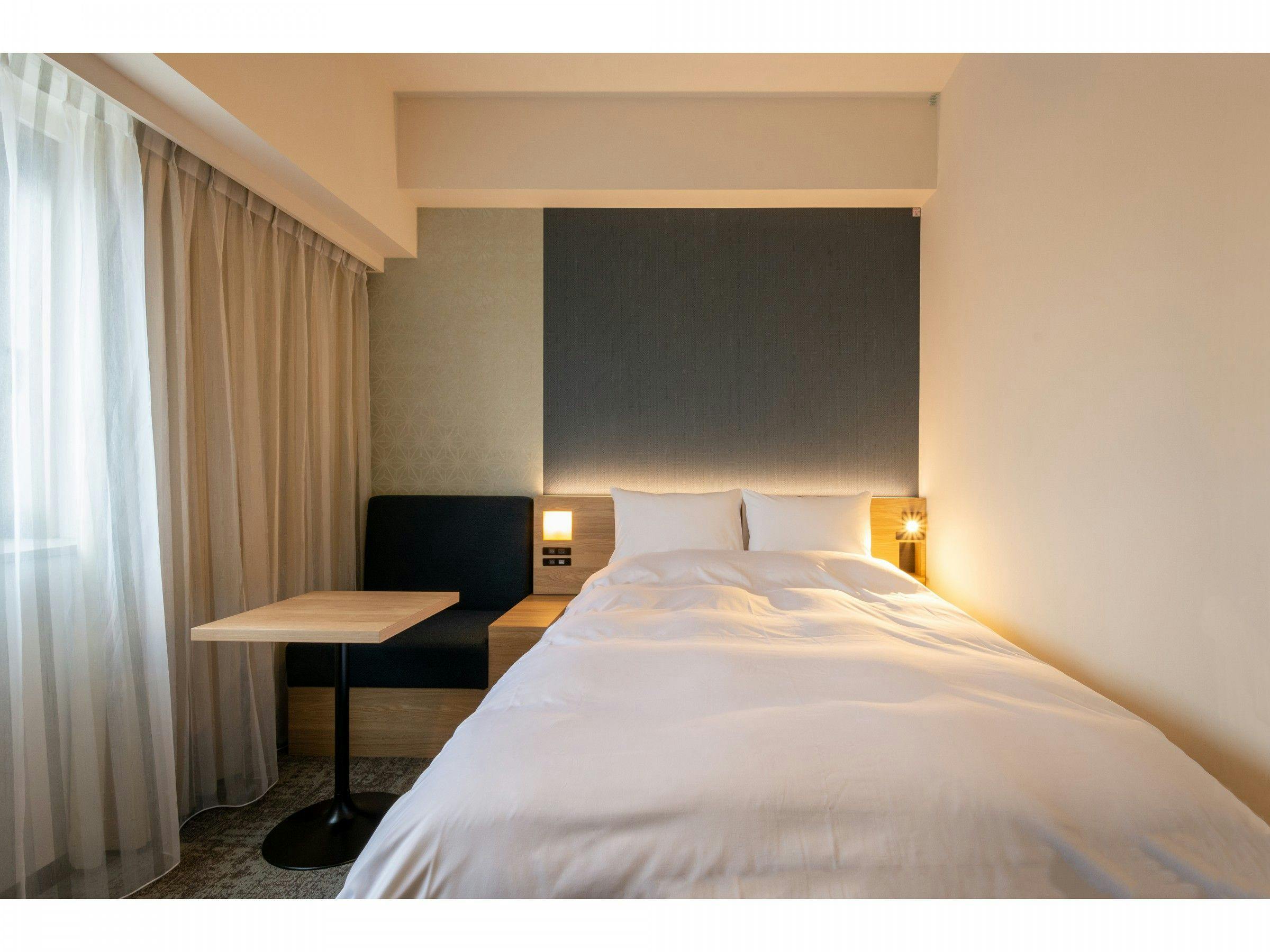 ダブル
22平米
ベッド幅140センチ