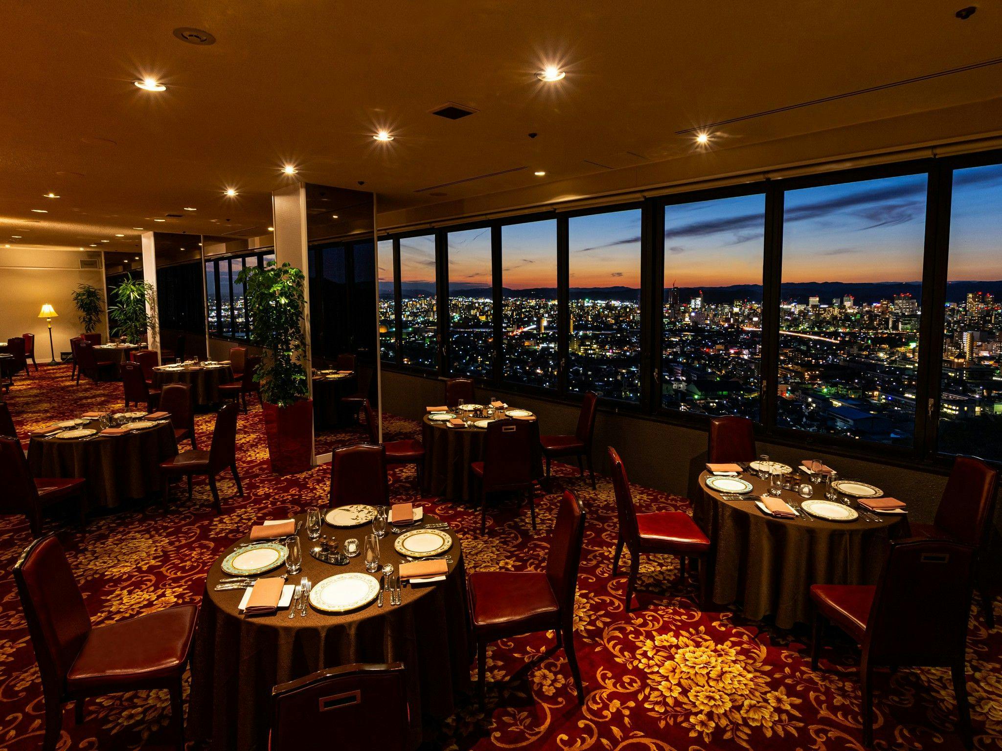 ชั้นบนสุด 'Arc-en-Ciel'