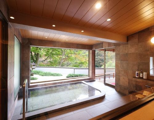 藤　露天風呂付き客室158平米