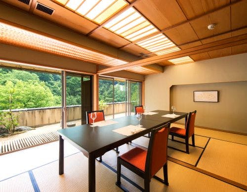 お食事処：夕・朝食共に個室お食事処にて