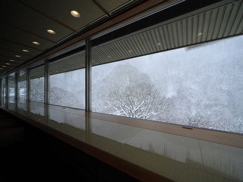 【ロビーラウンジ】冬は眼前に一面の雪景色
