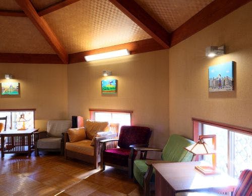 談話室-落ち着いた時間をお愉しみください