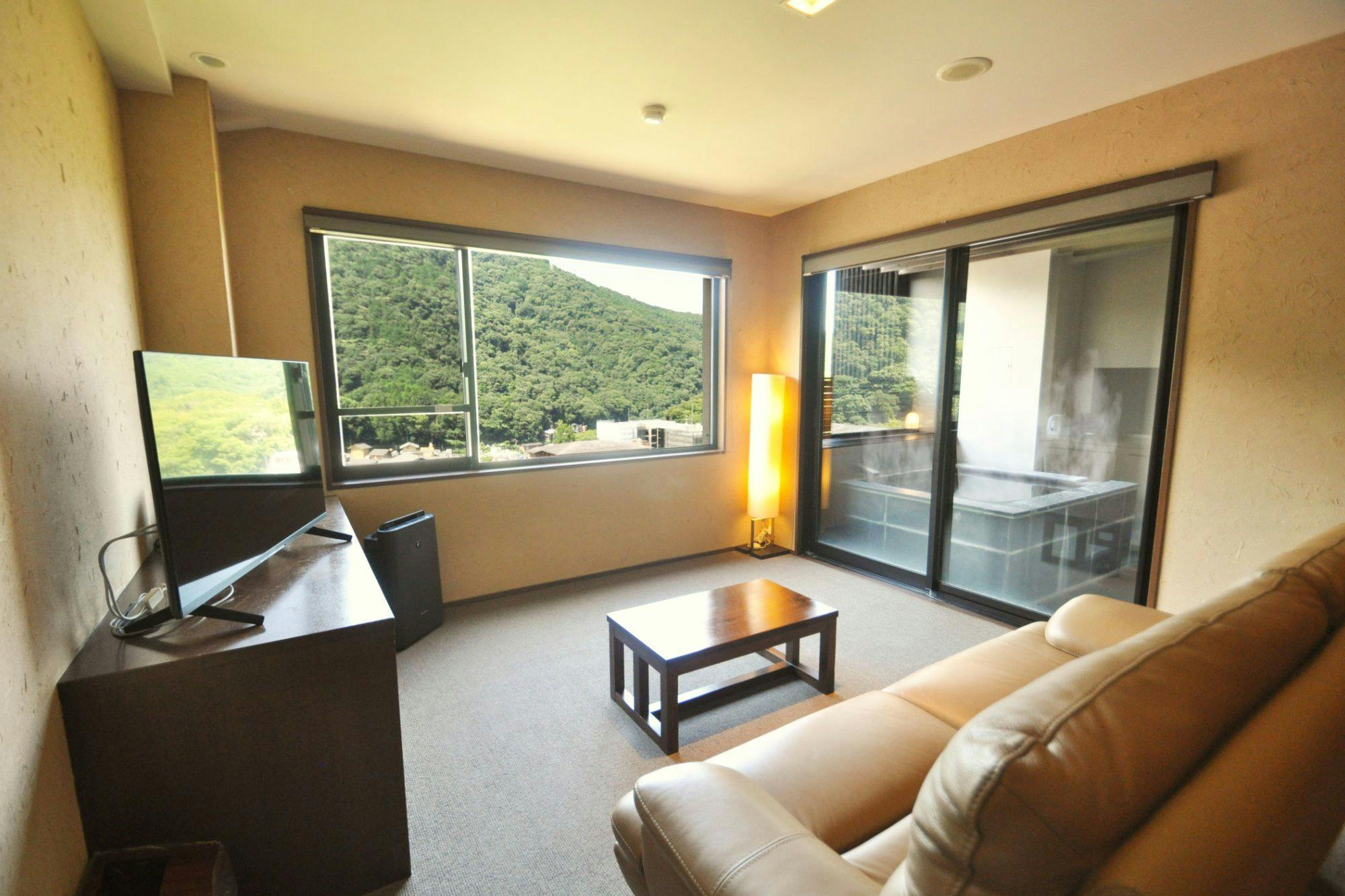 ห้องพักเตียงคู่พร้อมบ่อน้ำพุร้อนกลางแจ้ง