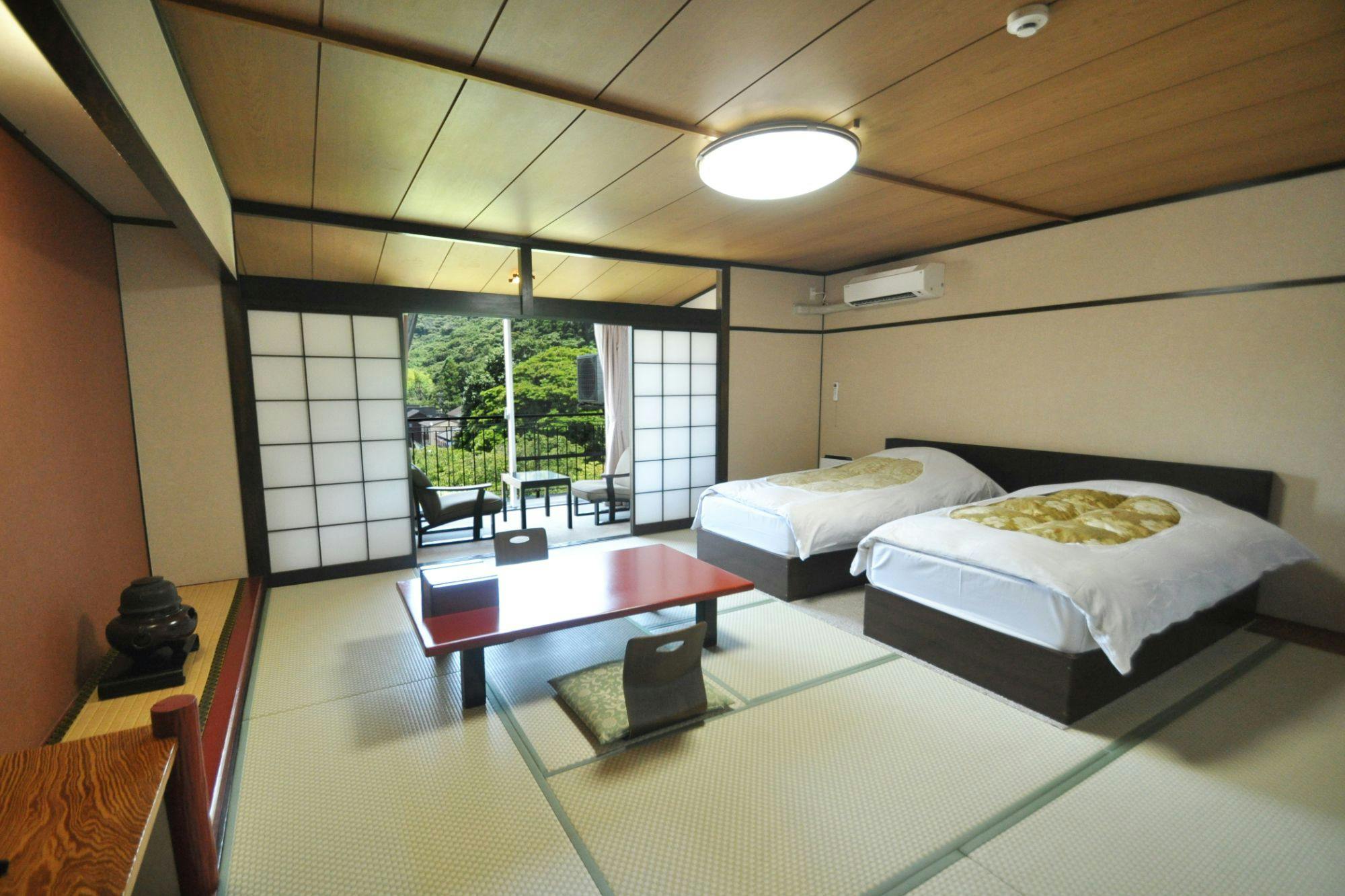 純和風の客室+ツインベッド
