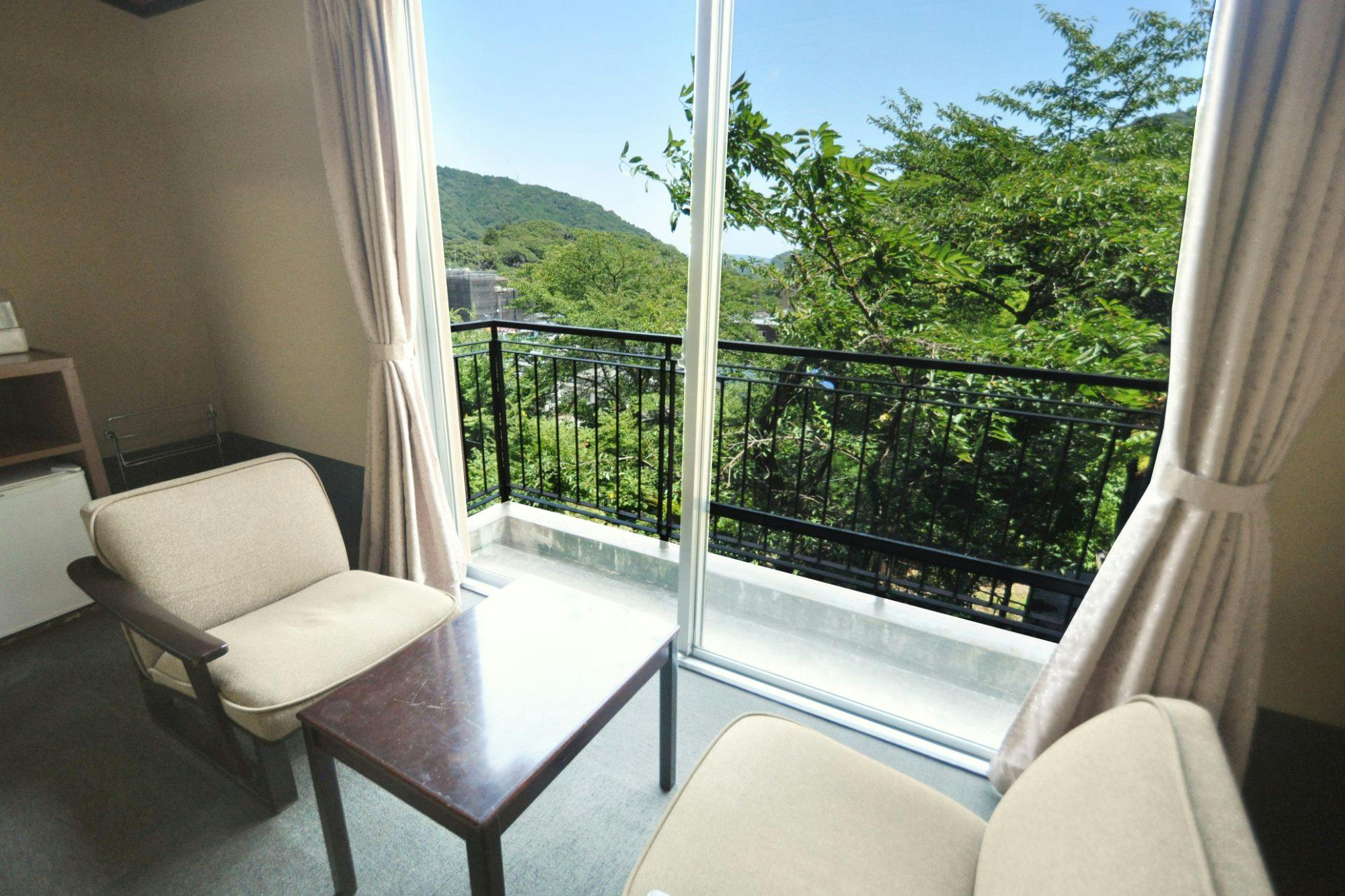 12.5帖＋広縁の純和風の客室