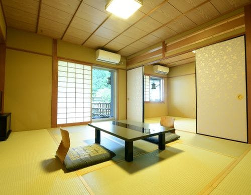 本館2階 和室10＋6畳 庭園・トイレ付