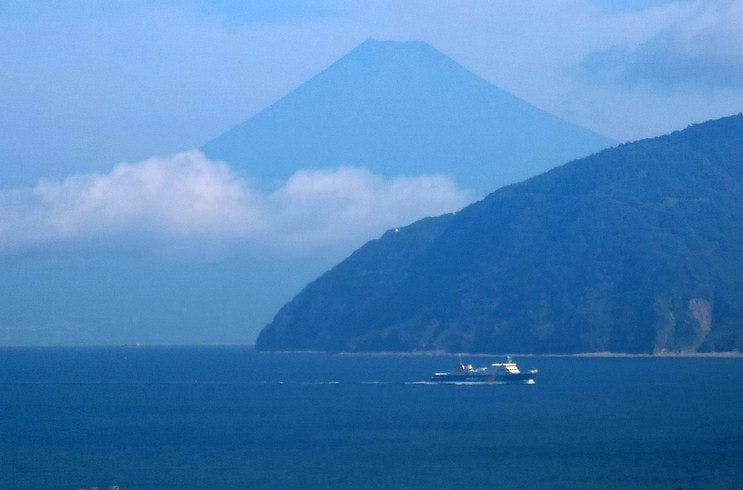 世界遺産　富士山を望む宿　富岳群青