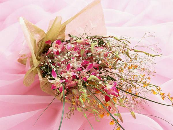 【アニバーサリー】ケーキ＆選べる特典＆ボトルワインお土産付　誕生日や記念日のお祝いに記憶に残る1日を