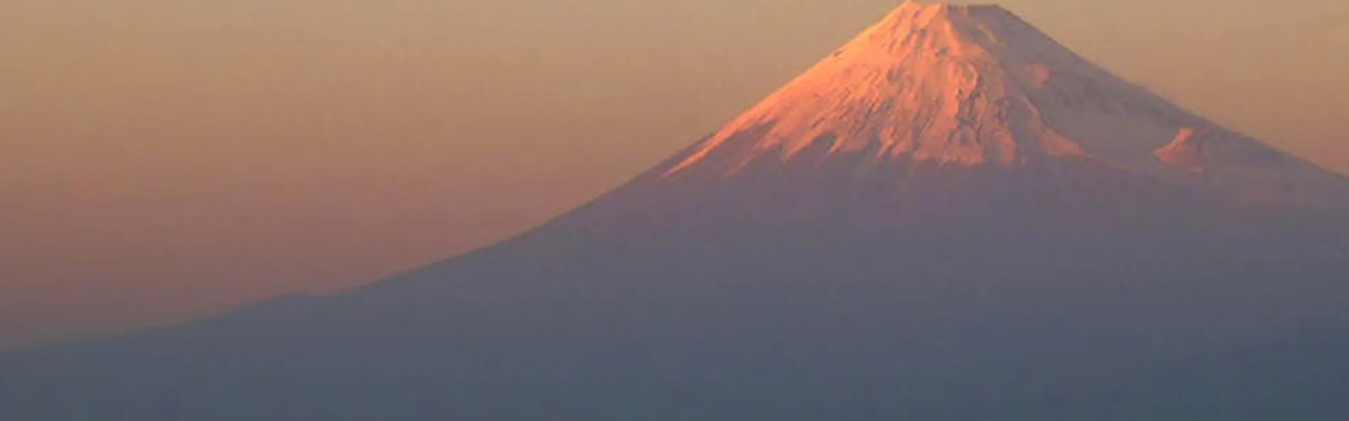 世界遺産 富士山を望む宿 富岳群青