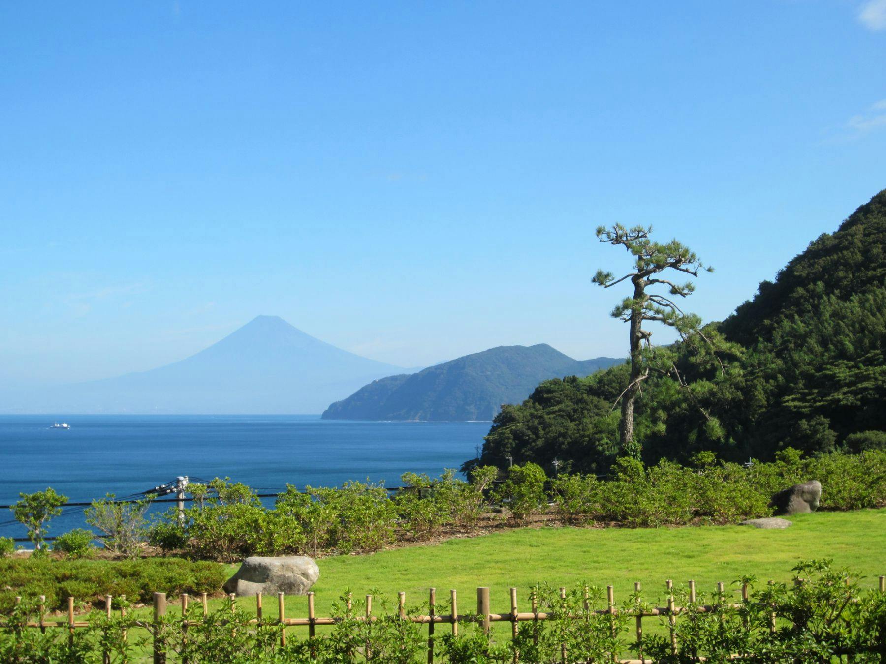 世界遺産　富士山を望む宿　富岳群青