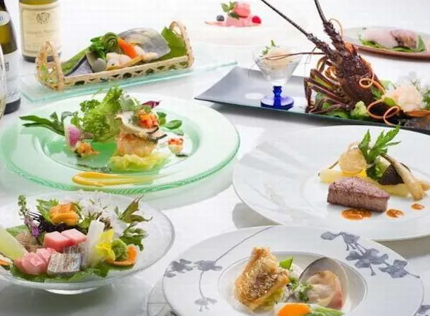 ご夕食のフレンチ懐石の一例です