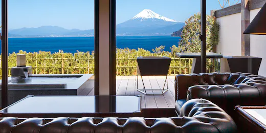 世界遺産 富士山を望む宿 富岳群青