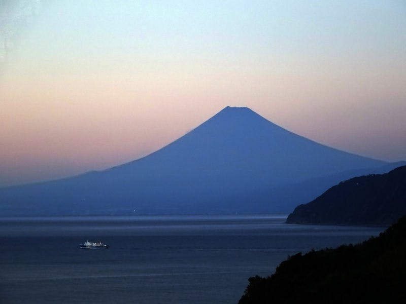 世界遺産　富士山を望む宿　富岳群青