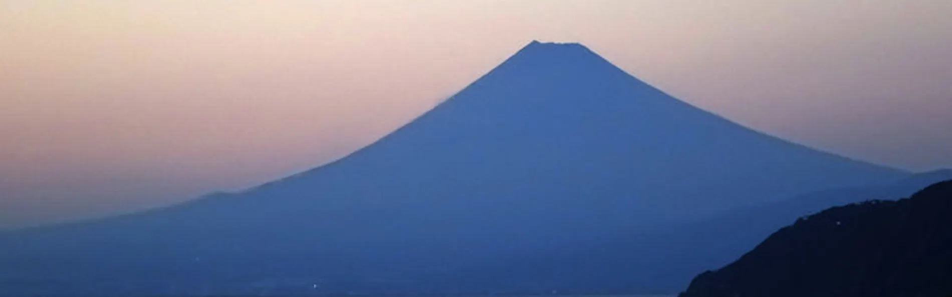 世界遺産 富士山を望む宿 富岳群青