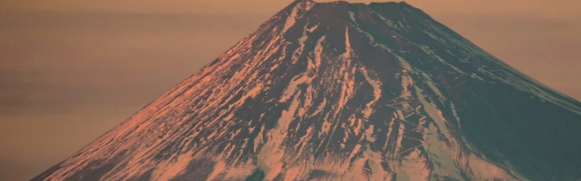 世界遺産 富士山を望む宿 富岳群青