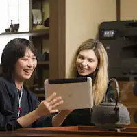 囲炉裏にて海外のお客様と。