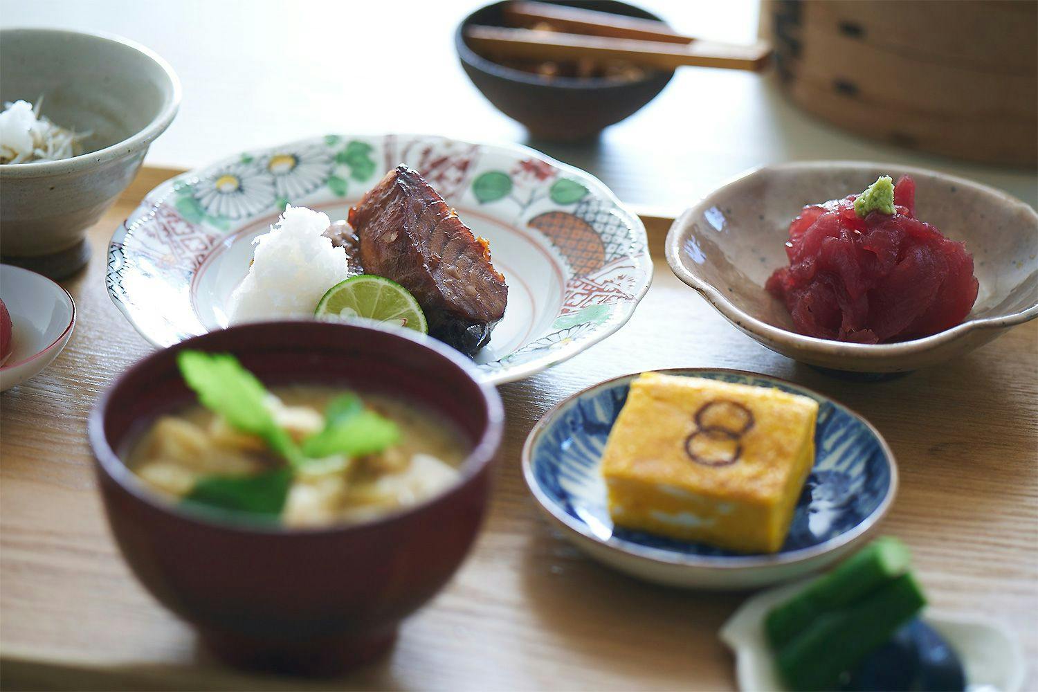 月と鮪 石上
