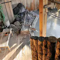 Pemandangan pemandian terbuka dari atas.